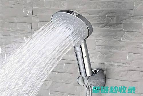 淋浴头水垢堆积？这几种清洁方法很管用 (淋浴头水垢堆积怎么办)