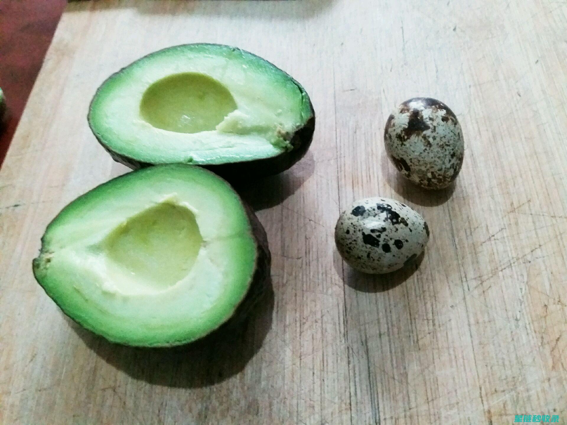 切牛油果的小窍门，让你轻松搞定每一刀 (切牛油果视频)