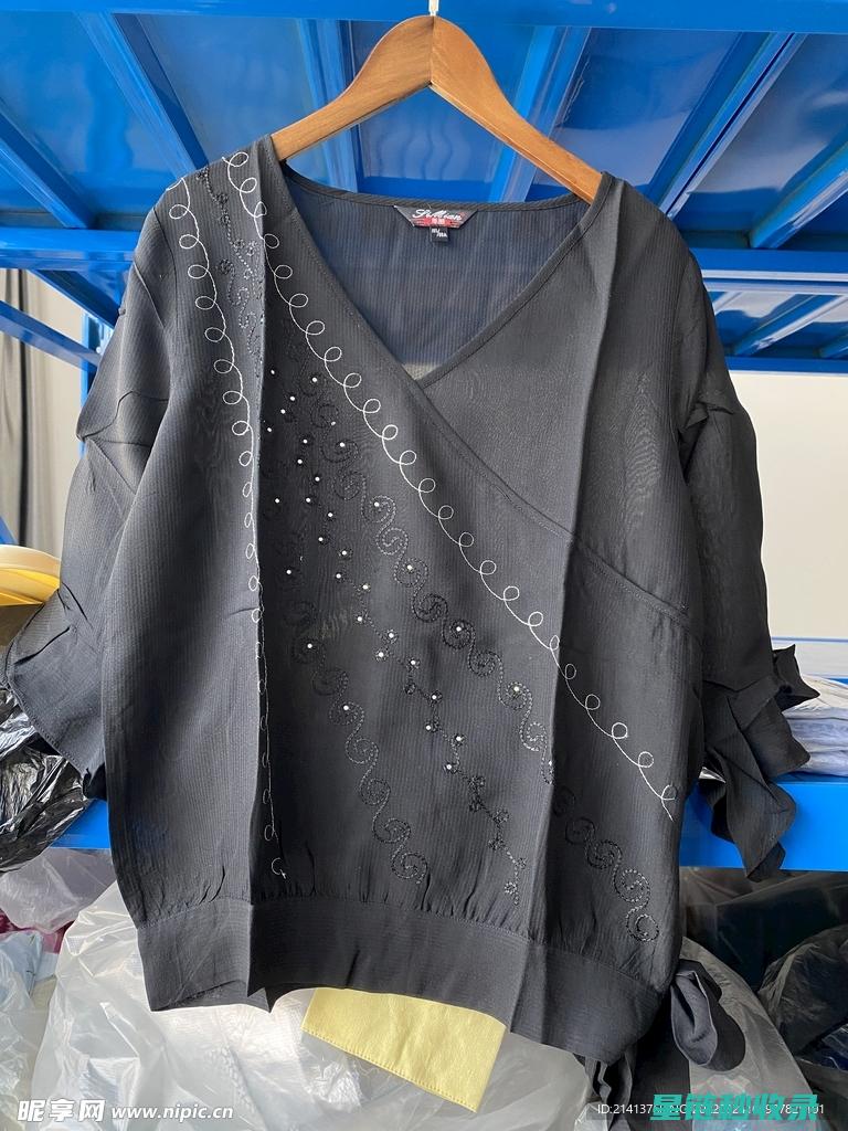 衣服上黄渍难去？这个简单步骤帮你搞定 (衣服上有黄渍)